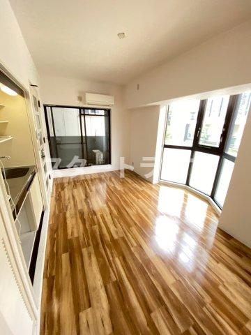 大阪市東淀川区東中島１丁目の賃貸マンションの居間・リビング