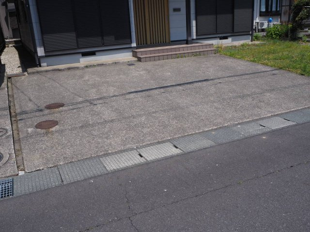 福井市三郎丸　平屋のお家の駐車場