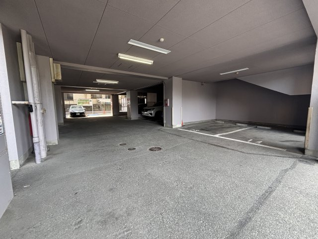 ピュアドームベイス博多の駐車場
