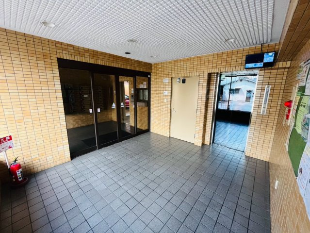 ダイアパレス三本松公園301号のエントランス|落ち着いたエントランスです