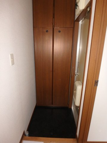 シャトル小林の玄関|反転タイプ別部屋になります。