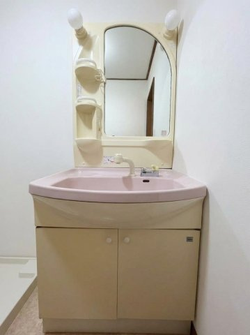 源氏ケ丘　中古戸建の独立洗面台