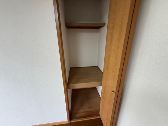 座間市入谷東２丁目のアパートの収納