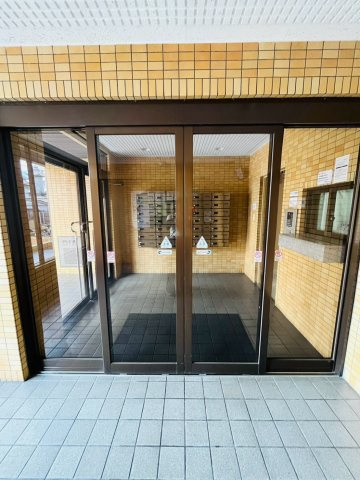 ダイアパレス三本松公園301号のエントランス|清潔なエントランスです