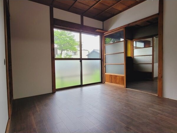 知立市西町戸建ての洋室