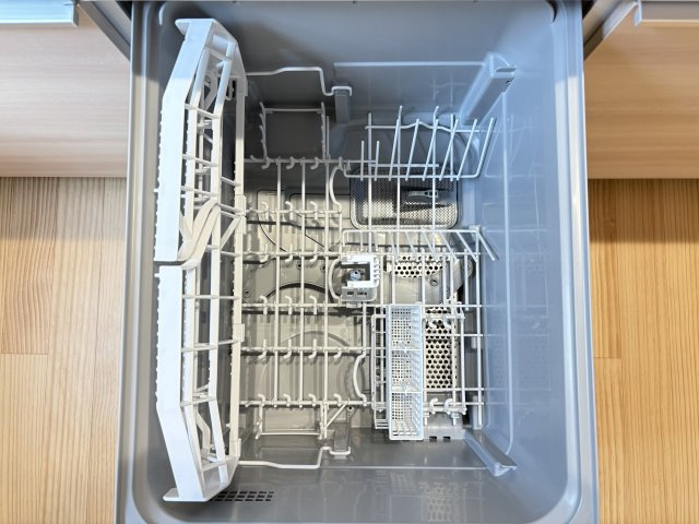 遠賀郡水巻町樋口　のキッチン|機能性と美しさを両立した「食器洗い乾燥機」。キッチン周りをスッキリさせ、美しくスタイリッシュな空間を保ちます。