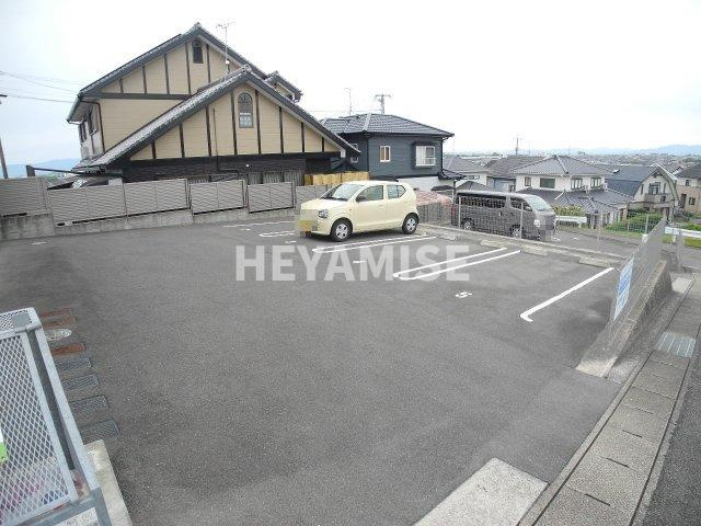 R・フィールドの駐車場