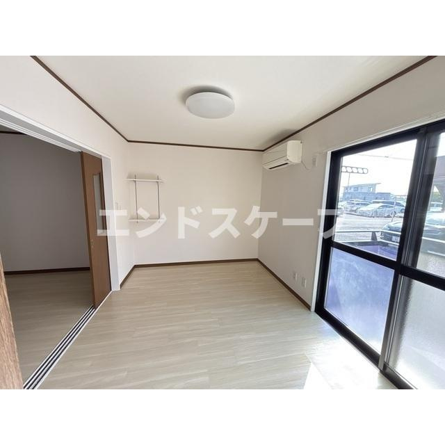 ヴィラ・オトンヌAの居間・リビング|高崎、前橋のお部屋探しはエンドスケープまで！お客様の理想お聞かせ下さい♪