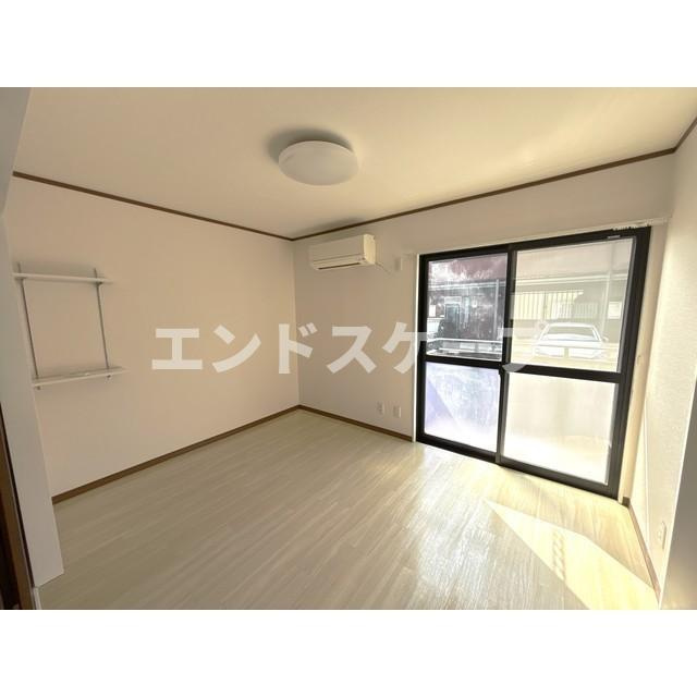 ヴィラ・オトンヌAの居間・リビング|高崎、前橋のお部屋探しはエンドスケープまで！お客様の理想お聞かせ下さい♪