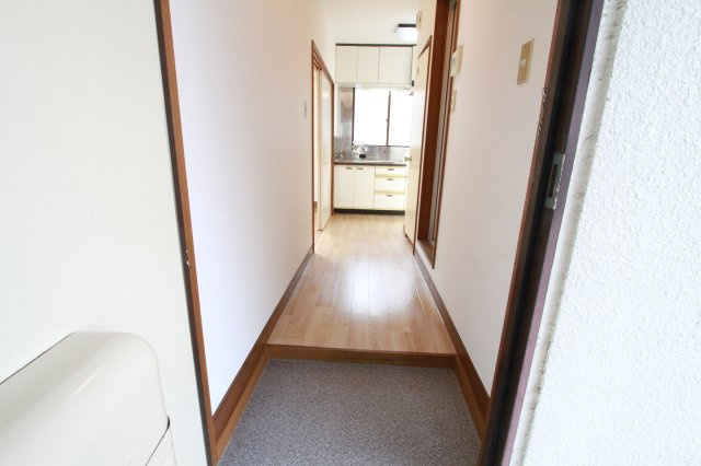 コーポ名倉　角部屋　最上階　バストイレ別の玄関