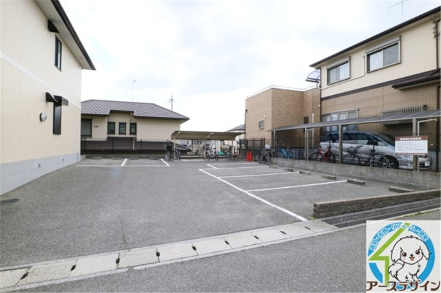 ヴァンコリーヌの駐車場