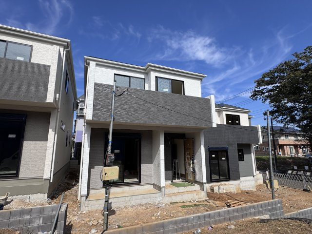 松戸市小金原８丁目新築戸建【貝の花小学校：2分】の外観|C号棟外観・10月17日撮影・もうすぐ完成！