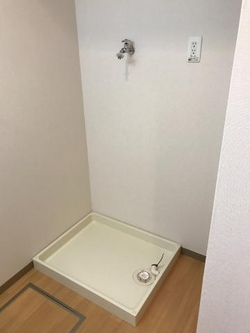 メープルコートの設備|洗濯機置場