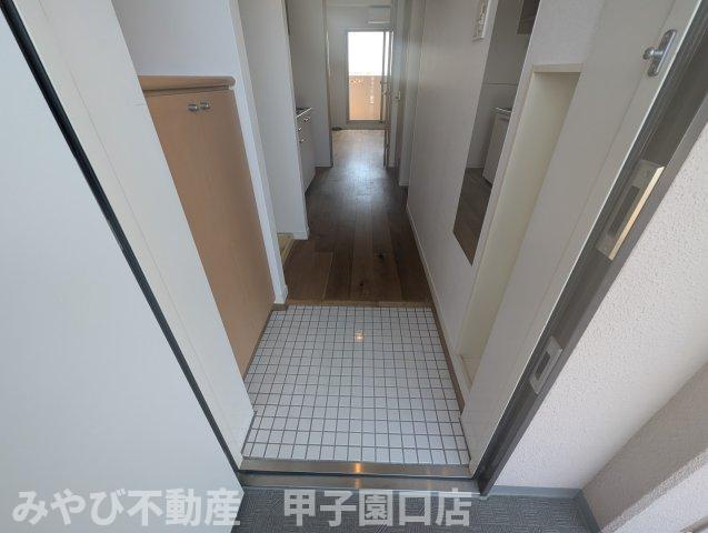 アプリーレ西宮武庫川の玄関