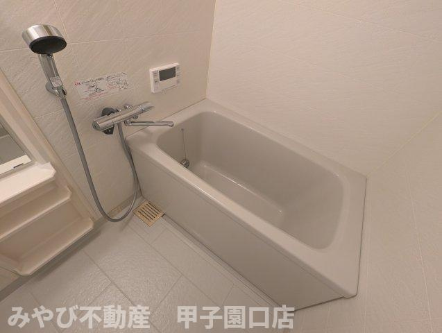アプリーレ西宮武庫川の浴室