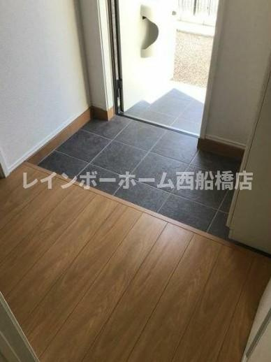 グレイス山手の玄関
