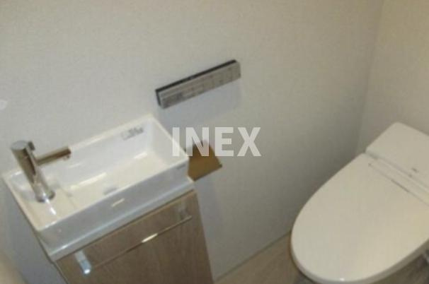 横浜市中区元町３丁目の賃貸マンションのトイレ