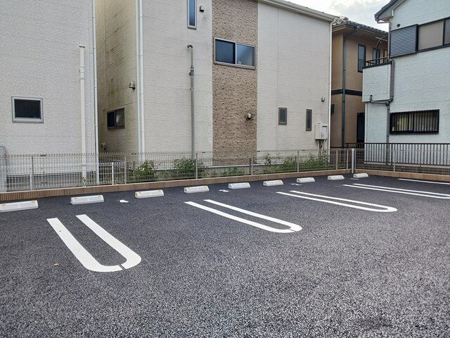レジメント岸川の駐車場