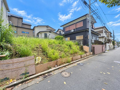 【外観】 | ◆保土ヶ谷区境木本町　条件無し売地◆ | ◆堂々たる趣ながら、主張し過ぎずどこか余裕を感じさせるシャープなフォルムで佇む邸宅は、晴天の空と照らし合わせる事で、本来あるべき完成形の姿を見せてくれます。

