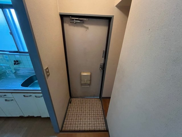八番館の玄関