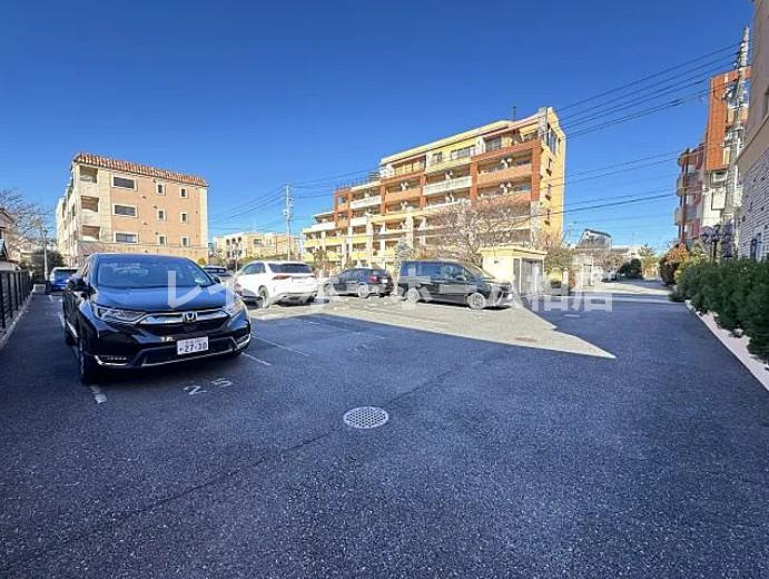 特典：仲介手数料が無料です!!の駐車場|駐車場に車を止められます