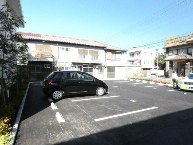 メゾンコートおおくらの駐車場