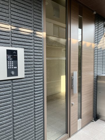 【エントランス】 | マーリエ | オートロック完備でセキュリティ面も安心
