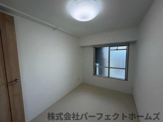 グリーンタウン香里ケ丘A棟の洋室|コンパクトで使いやすい洋室です