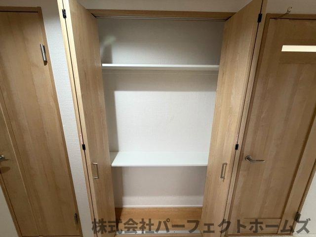 グリーンタウン香里ケ丘A棟の収納|ちょっとした収納スペースも充実しています