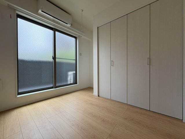 クアトロ本千葉の洋室