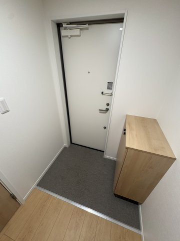 クアトロ本千葉の玄関