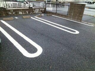 ジェルメ下川田の駐車場|車をお持ちの方に嬉しい駐車場付きの物件です