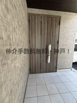 【玄関】 | 神戸市須磨区青葉町1丁目　新築戸建　仲介手数料無料！ | 明るい玄関です