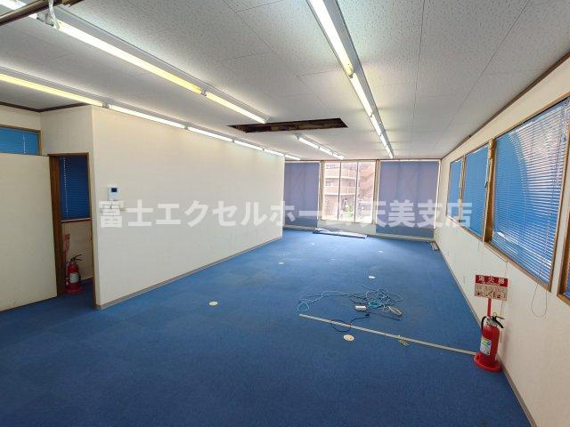 なかもず駅前ビルのロビー