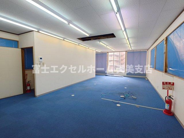 なかもず駅前ビルのロビー