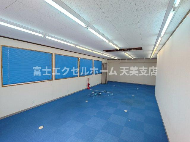 なかもず駅前ビルのロビー