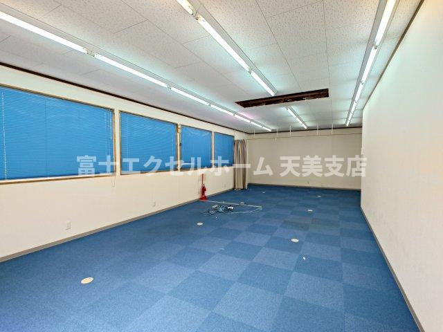 なかもず駅前ビルのロビー