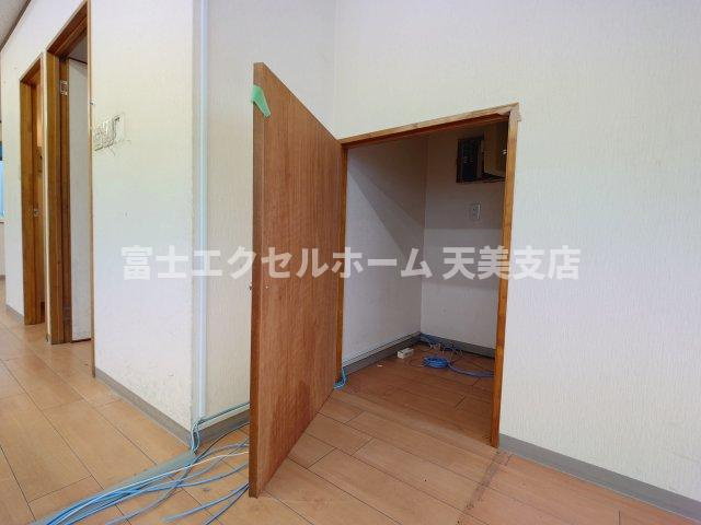 なかもず駅前ビルの内装