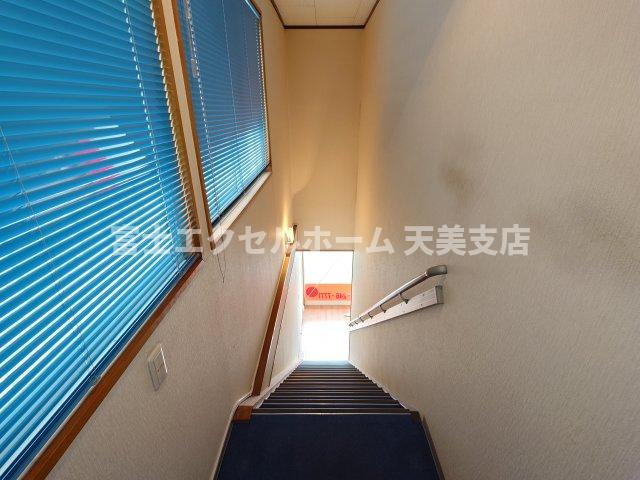 なかもず駅前ビルの内装