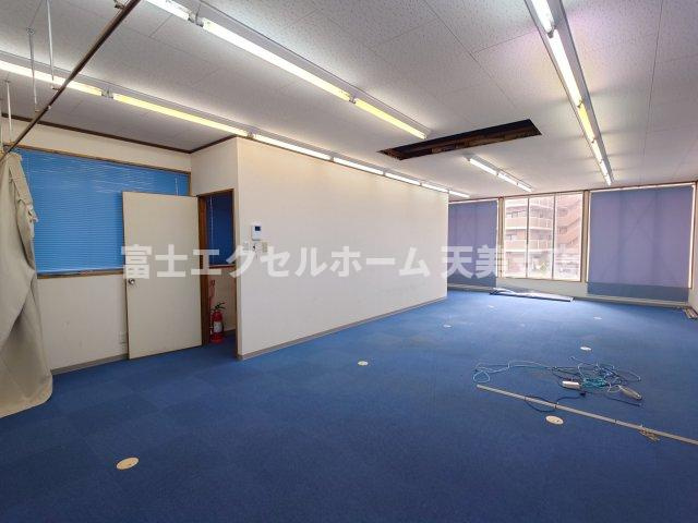 なかもず駅前ビルのロビー