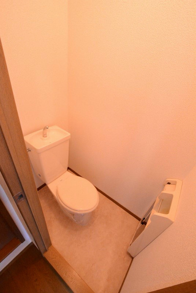 マイカル津福【キャッシュバック対象物件】のトイレ|清潔感のあるトイレです