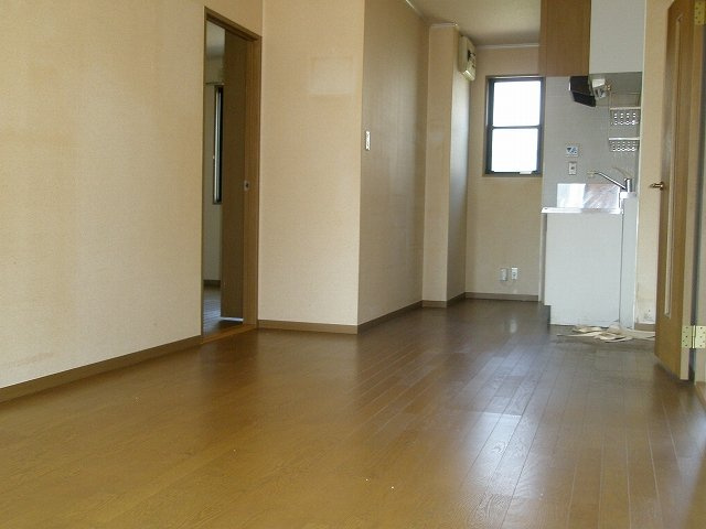 マイカル津福【キャッシュバック対象物件】の居間・リビング|ゆったり過ごせるリビングです