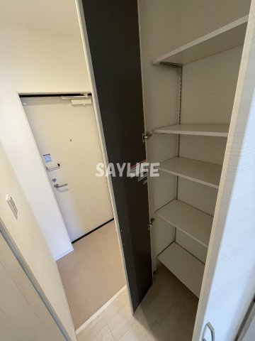 セレニティ小若江B棟の玄関