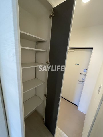 セレニティ小若江B棟の玄関