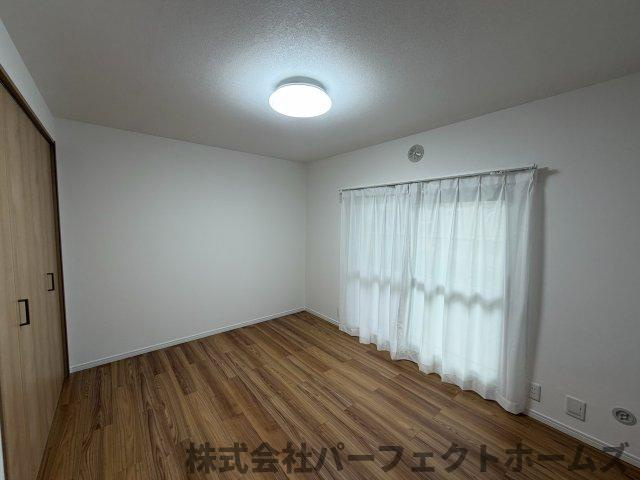 藤阪ハイツD6棟の洋室|ゆったりした洋室です