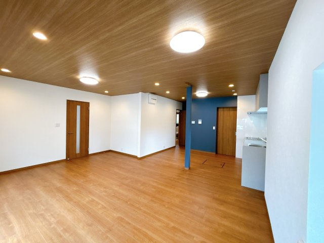 山口市吉敷赤田１丁目　戸建ての居間・リビング|19帖のLDKです。