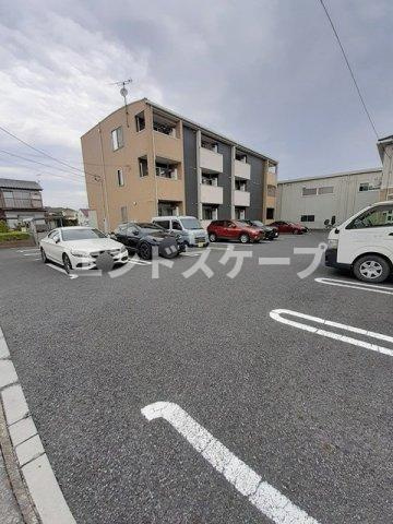 ルストパラディⅠの駐車場|高崎、前橋のお部屋探しはエンドスケープまで！お客様の理想お聞かせ下さい♪