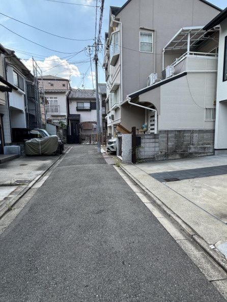 西ノ京伯楽町の前面道路含む現地写真