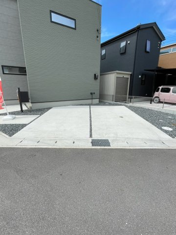 北原戸建て（北原312-6）の駐車場