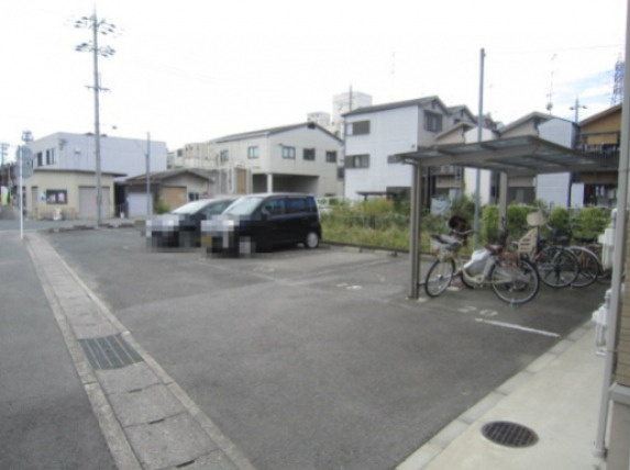 ジョリエクランの駐車場